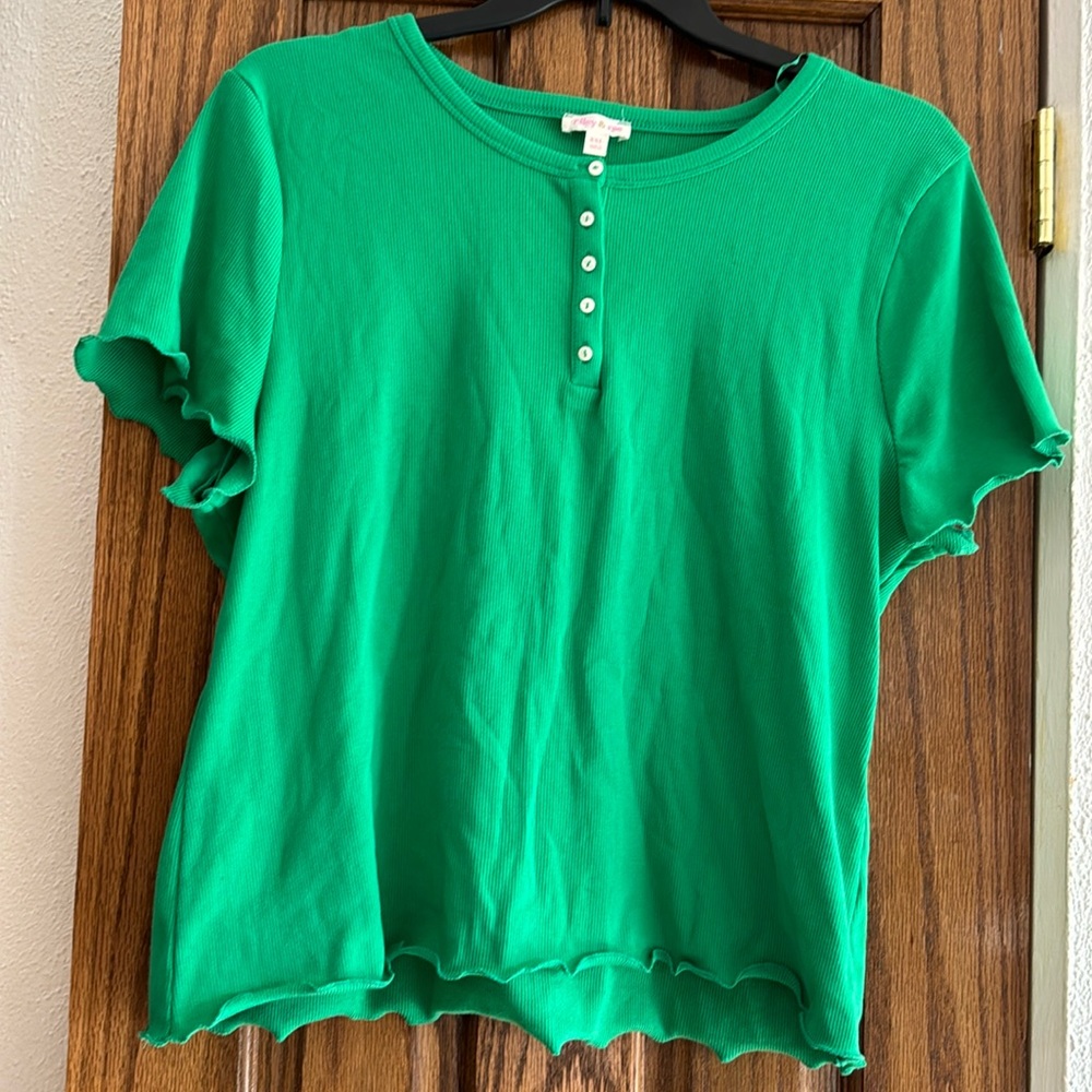 Green short sleeve top